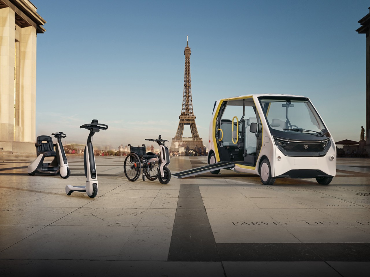 A Toyota mobilitási koncepció megoldásai az Eiffel-torony előtt 